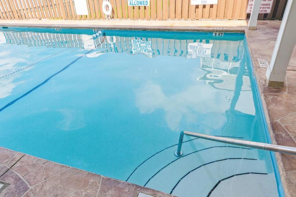 Right Across Beach Pool View Private Balcony By Zen Living Short Term Rental Myrtle Beach Exterior foto